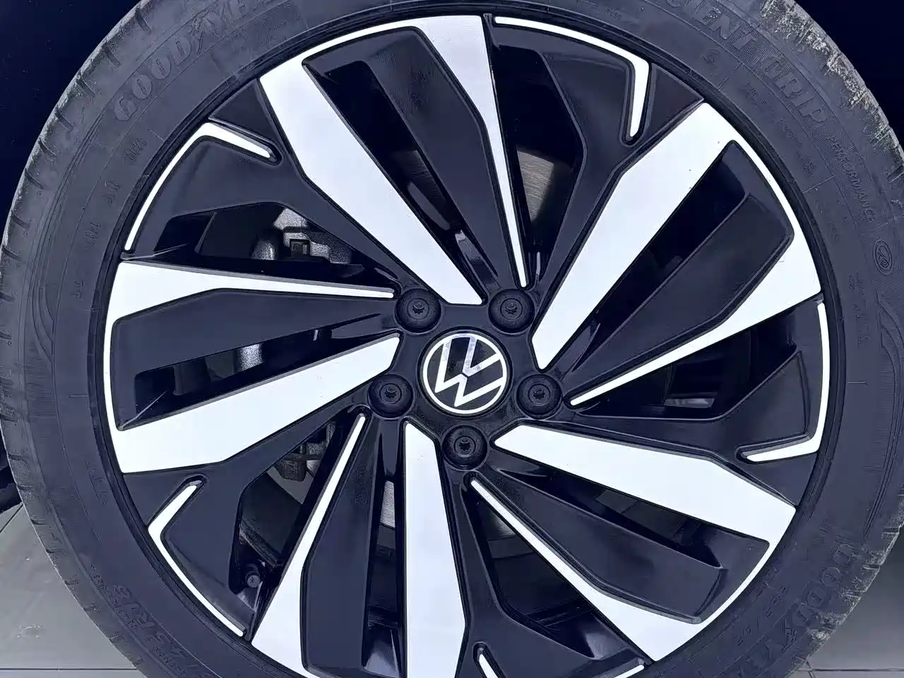 Volkswagen Passat 2024 330TSI Elite Edition фото 14