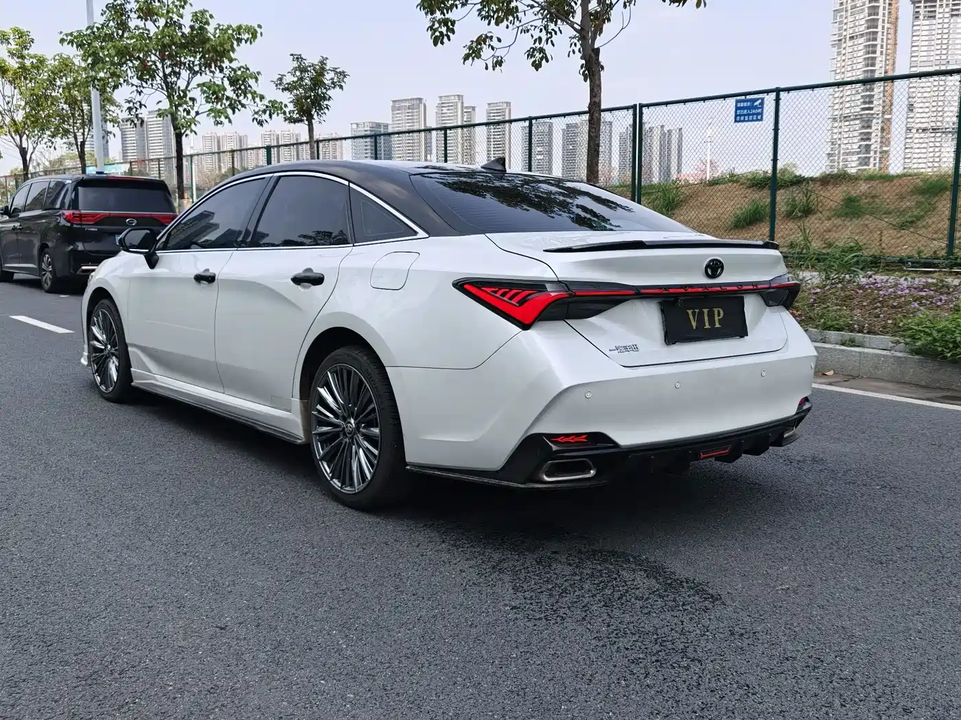 Toyota Avalon 2022 2.0L Luxury Edition фото 10