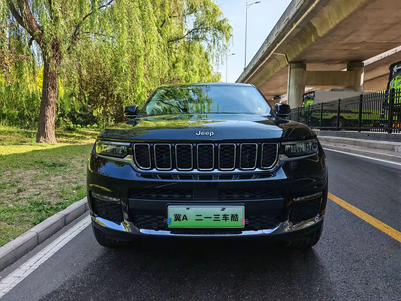 Jeep Grand Cherokee 4xe (Import) 2024 4xe Summit Edition фото 2