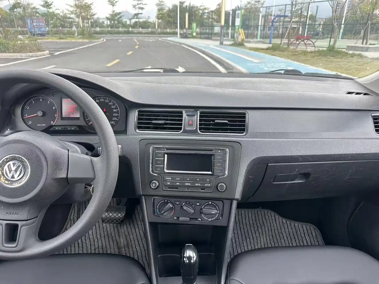 Volkswagen Santana 2013 1.6L Automatic Trend Edition фото 12