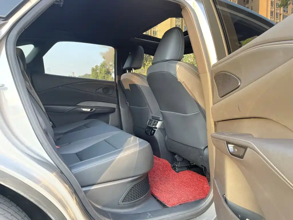 Фото 4 - Lexus RX