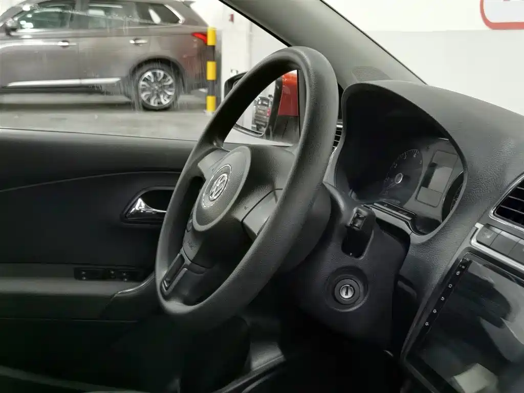 Volkswagen Polo 2011 1.4L Automatic Style Edition фото 22