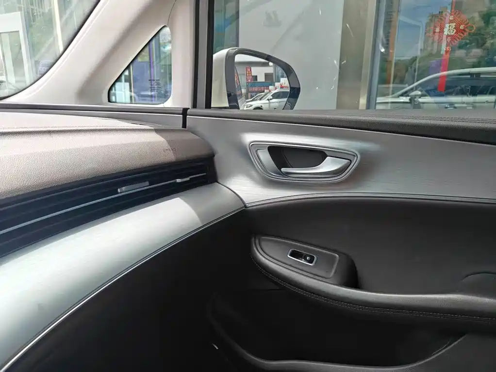 Roewe iMAX8 2024 2023 400TGI Premium Edition
