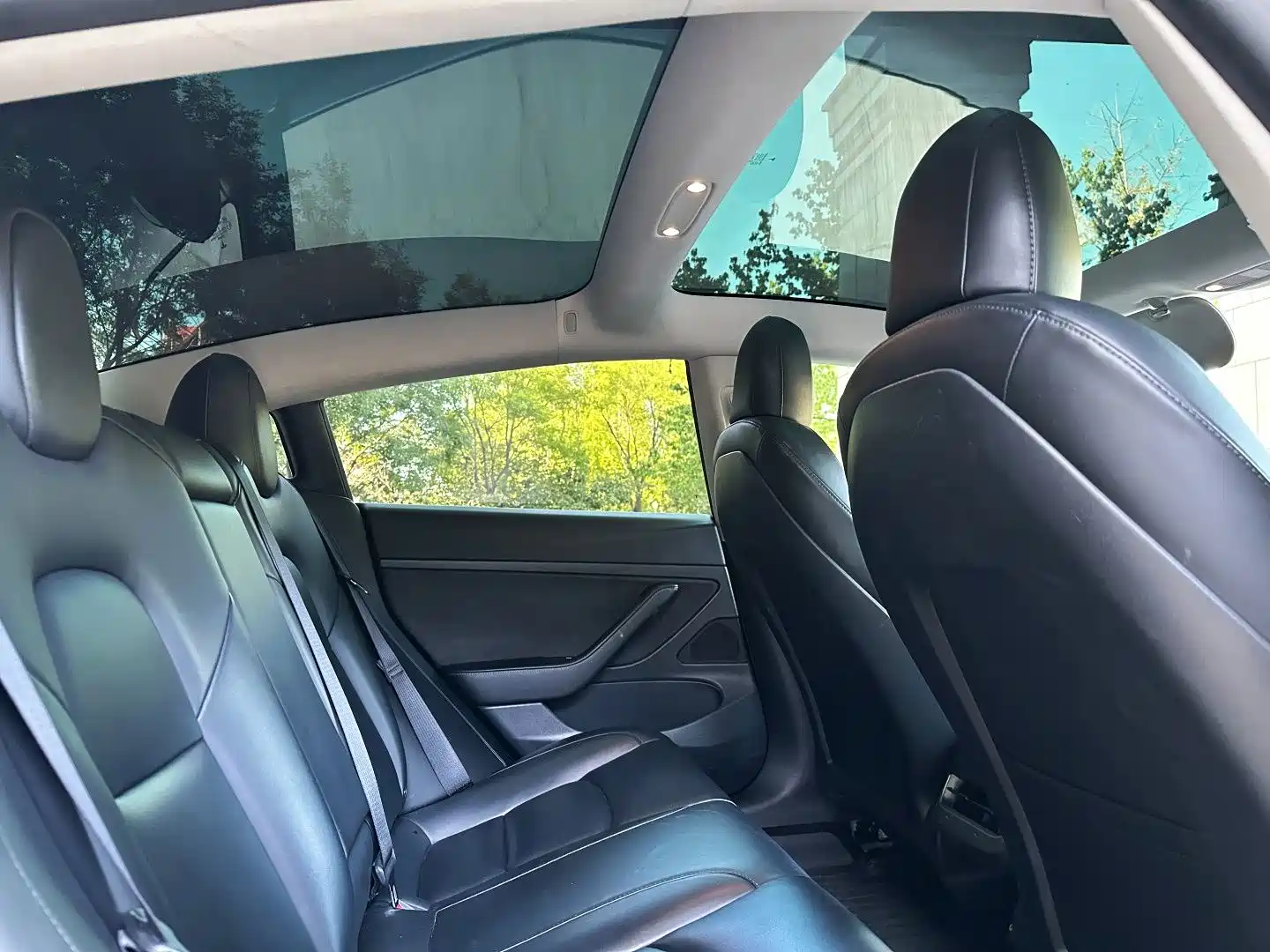 Фото 10 - Tesla Model 3