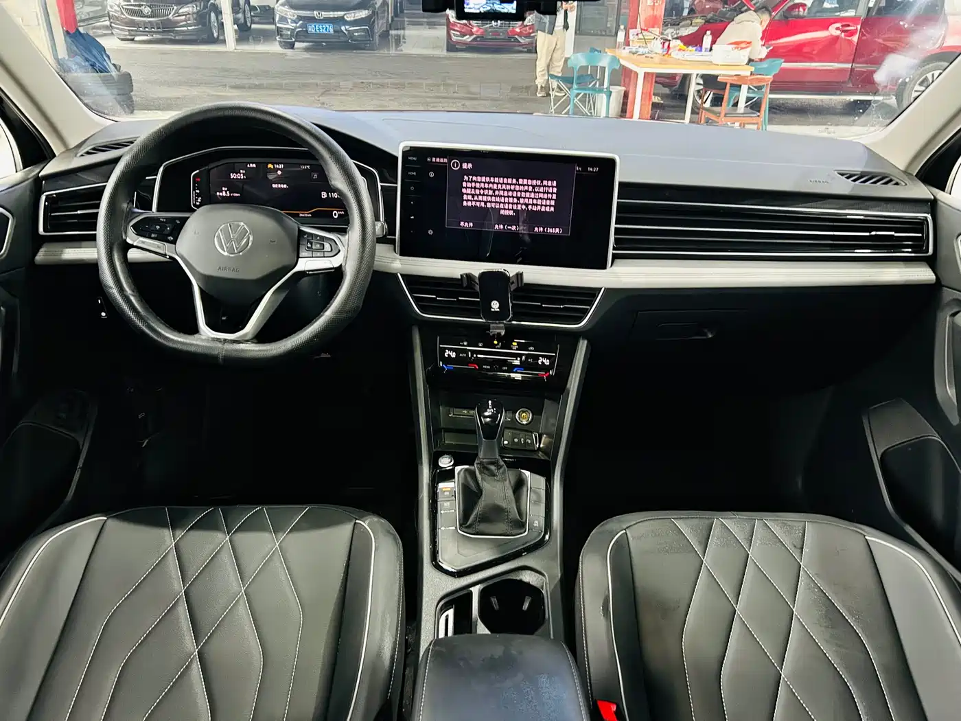 Volkswagen Tiguan L 2024 Outstanding 300TSI Auto 2WD Dragon Soaring Edition фото 8