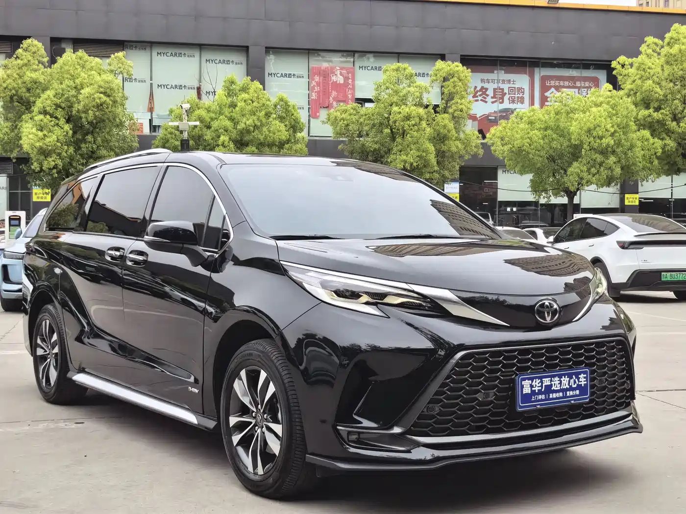 Toyota Granvia 2024 2.5L Hybrid Luxury фото 3