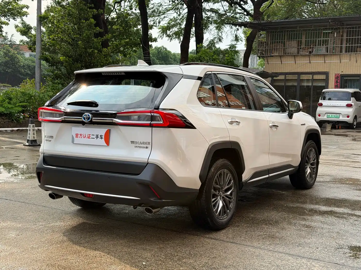 Toyota Wildlander 2023 Hybrid 2.5L E-CVT AWD Premium Edition фото 5