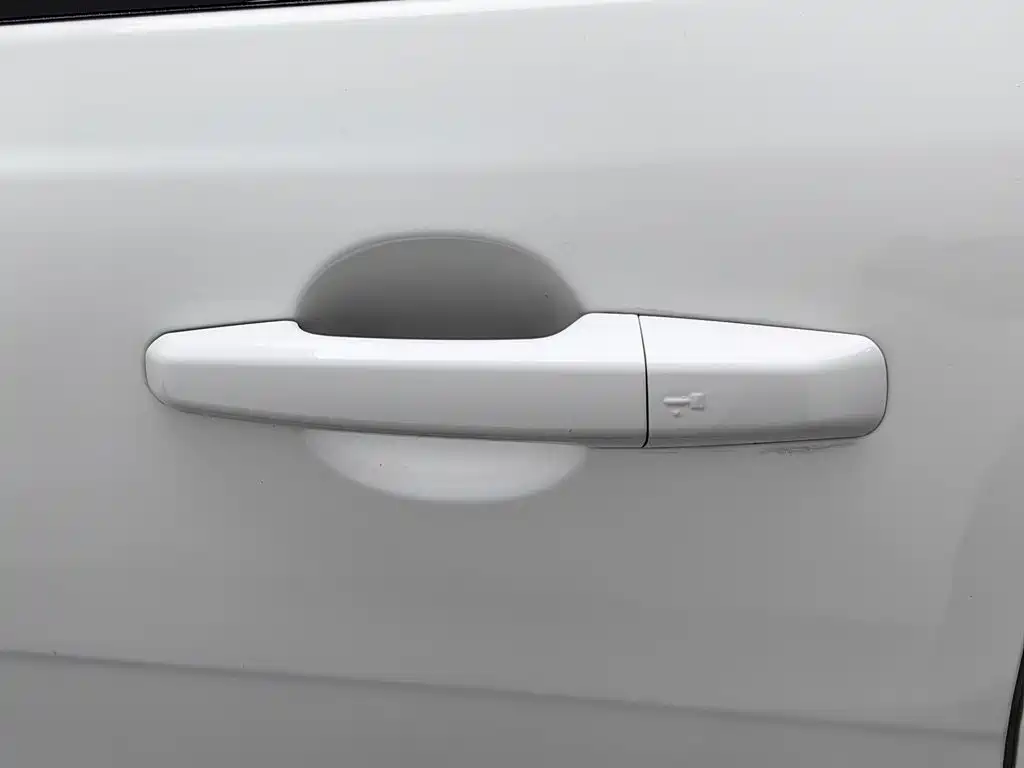 Photo 18 - Jaguar XE