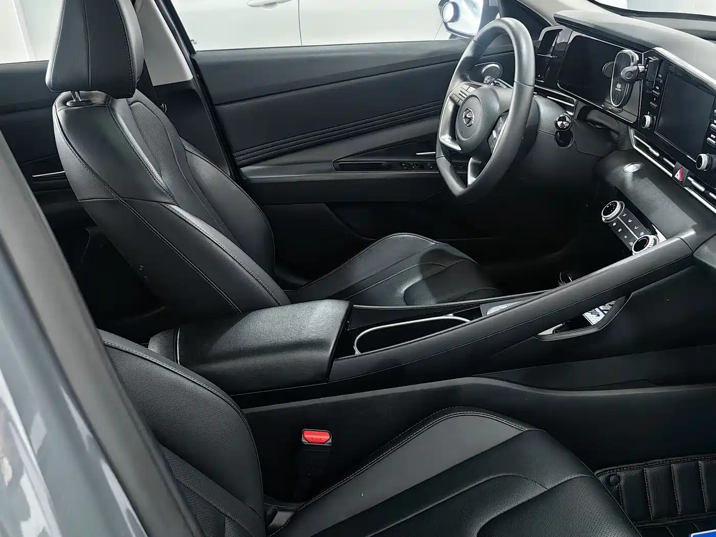 Hyundai Elantra 2021 1.5L CVT GLX Elite Edition фото 10
