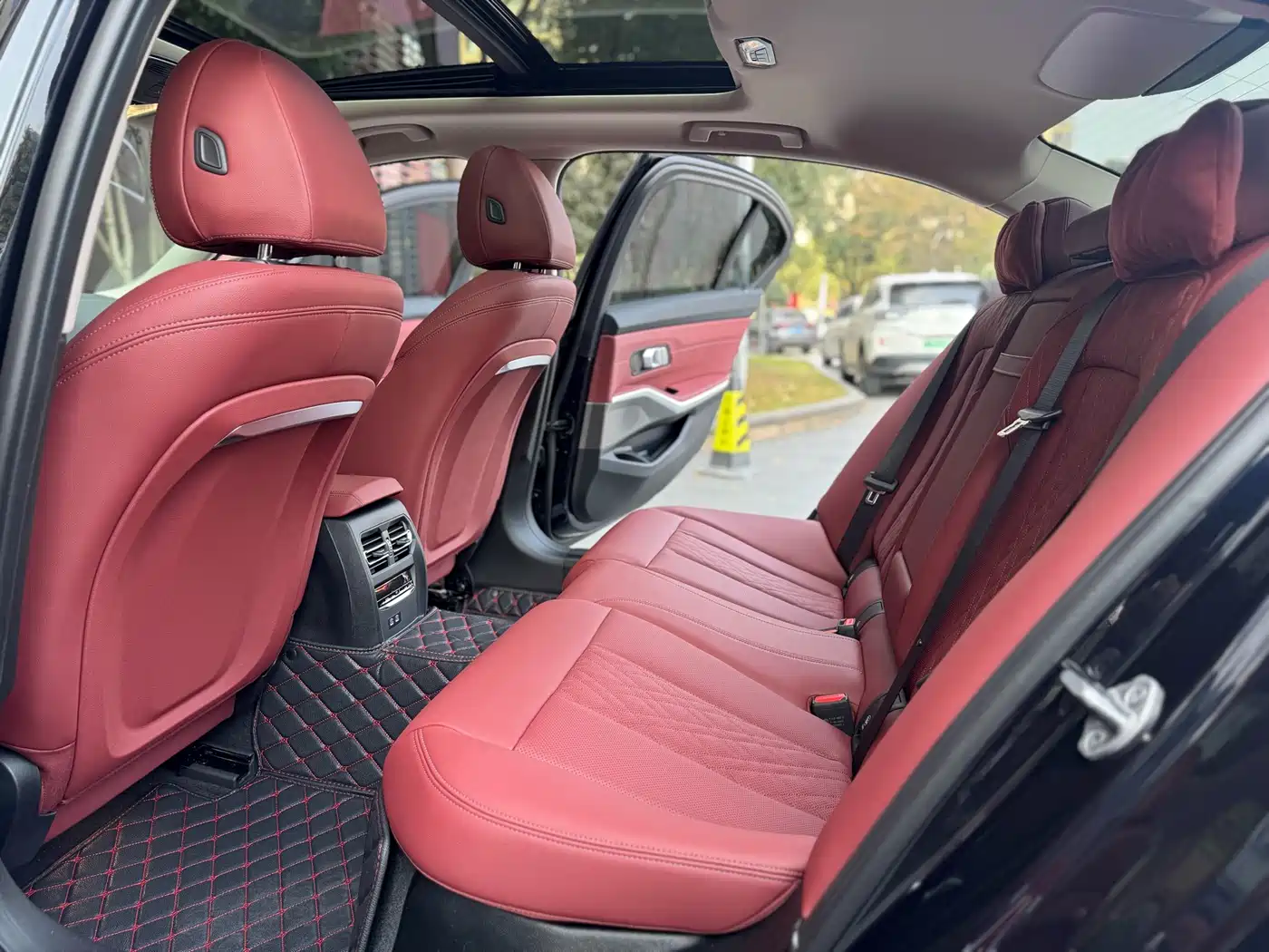 BMW 3 Series 2024 325Li M Sport Package фото 8
