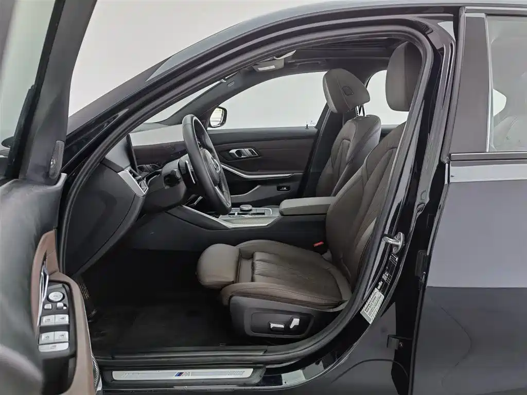 BMW 3 Series 2023 325i M Sport Black Night Package фото 10