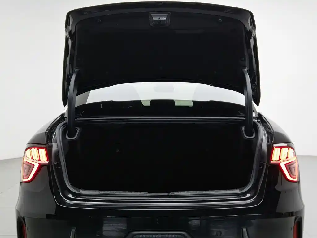 صورة 16 - Lynk & Co 03
