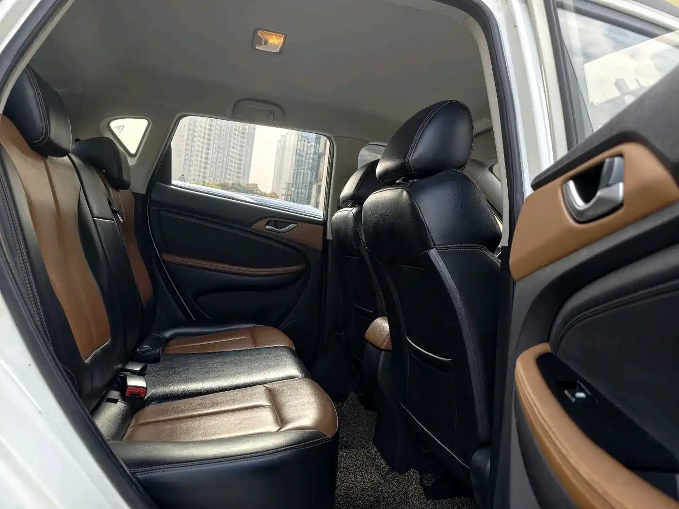 Landwind X2 2018 2017 1.6L Auto Sharp Edition