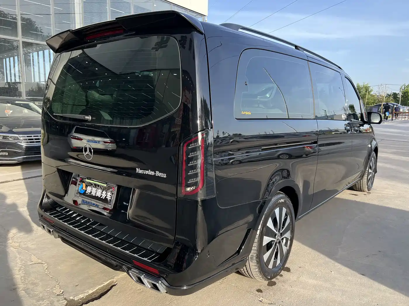 Mercedes-Benz Vito 2023 2.0T Business 7-Seater фото 12