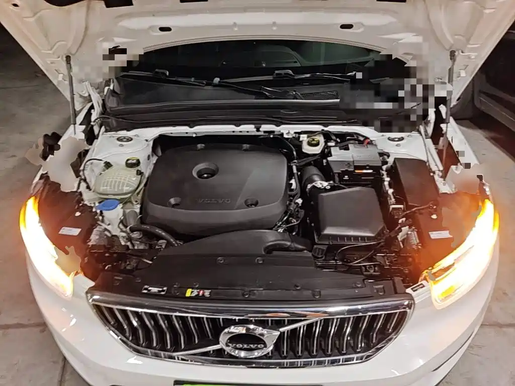 Фото 20 - Volvo XC40