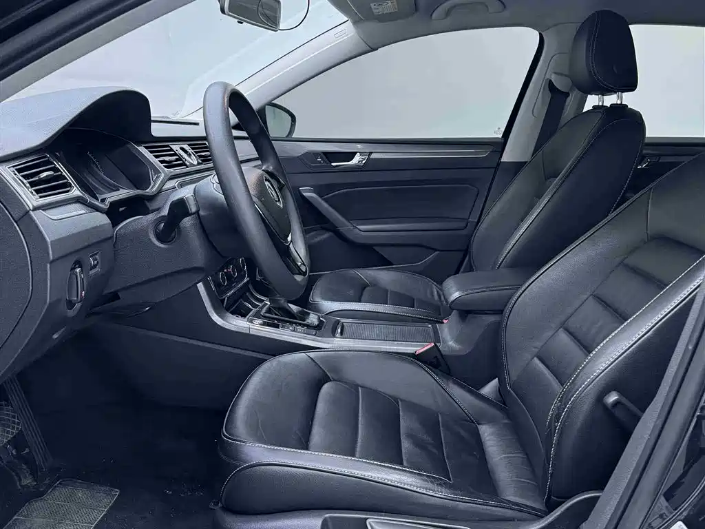Volkswagen Passat 2017 330TSI DSG Prestige фото 4