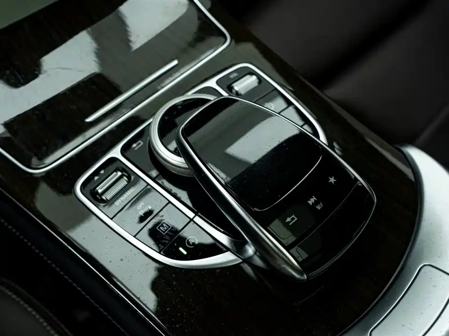 Mercedes-Benz GLC 2018 Facelift GLC 260 4MATIC Dynamic фото 28