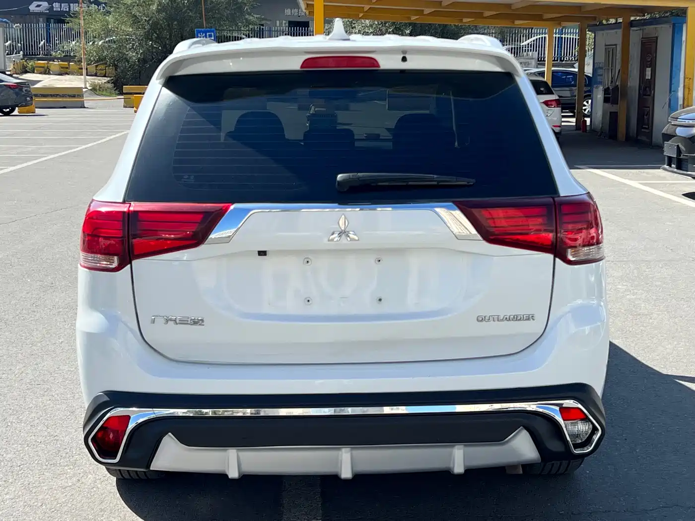 MITSUBISHI OUTLANDER