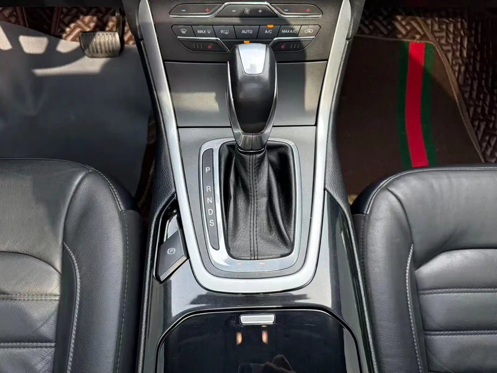Фото 9 - Ford Edge