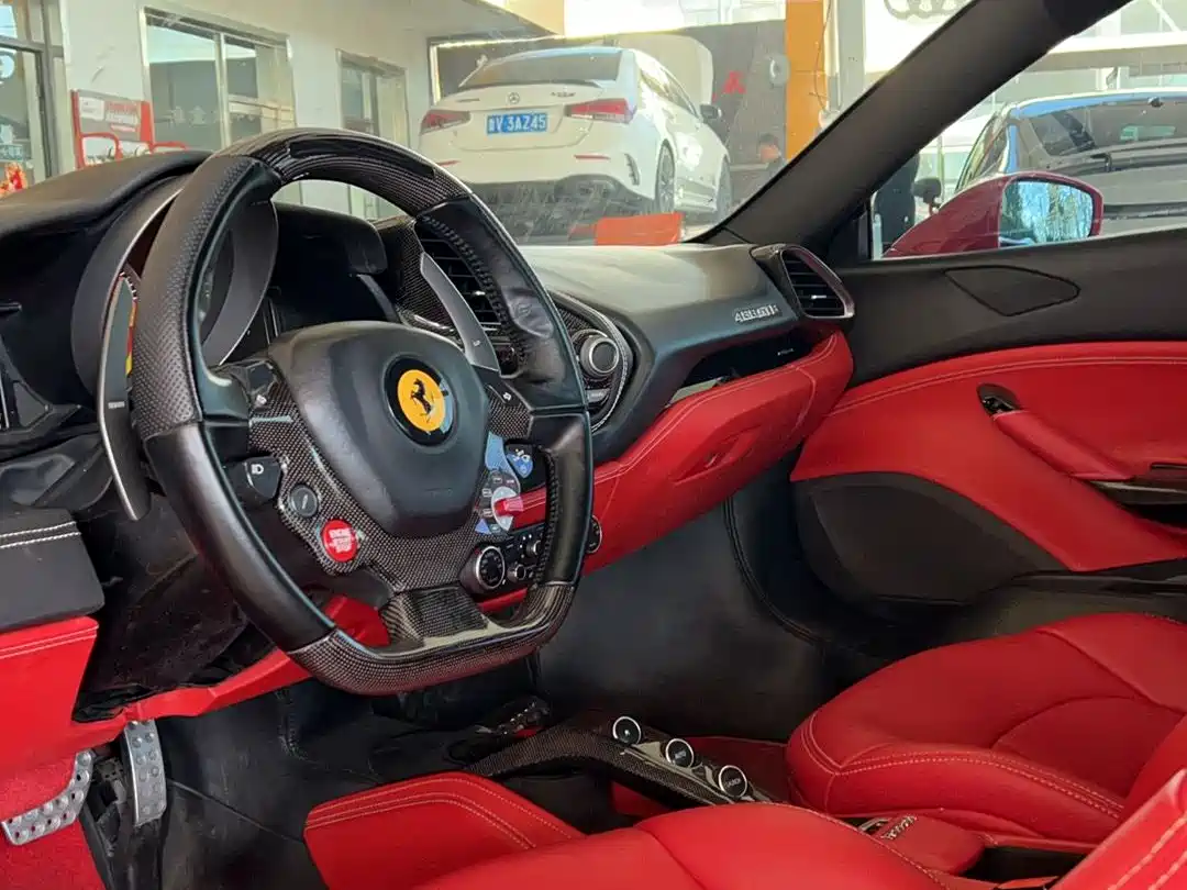 FERRARI 488