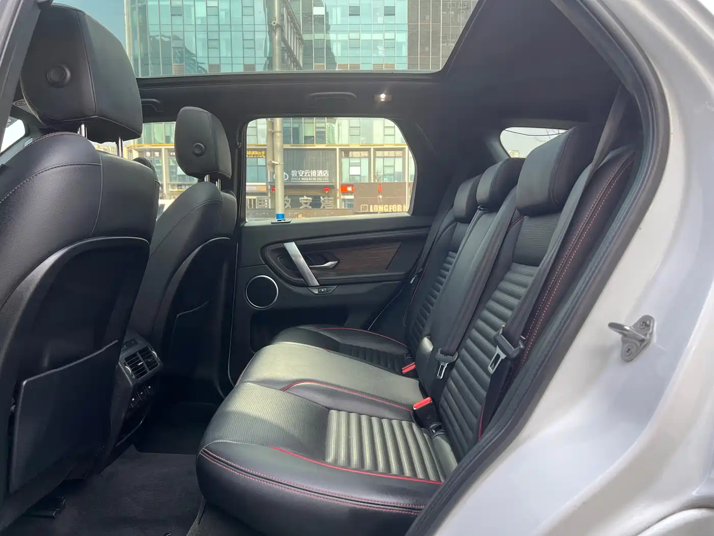 Land Rover Discovery Sport 2022 Model 249PS R-Dynamic SE Performance Tech Edition 5-Seater фото 12