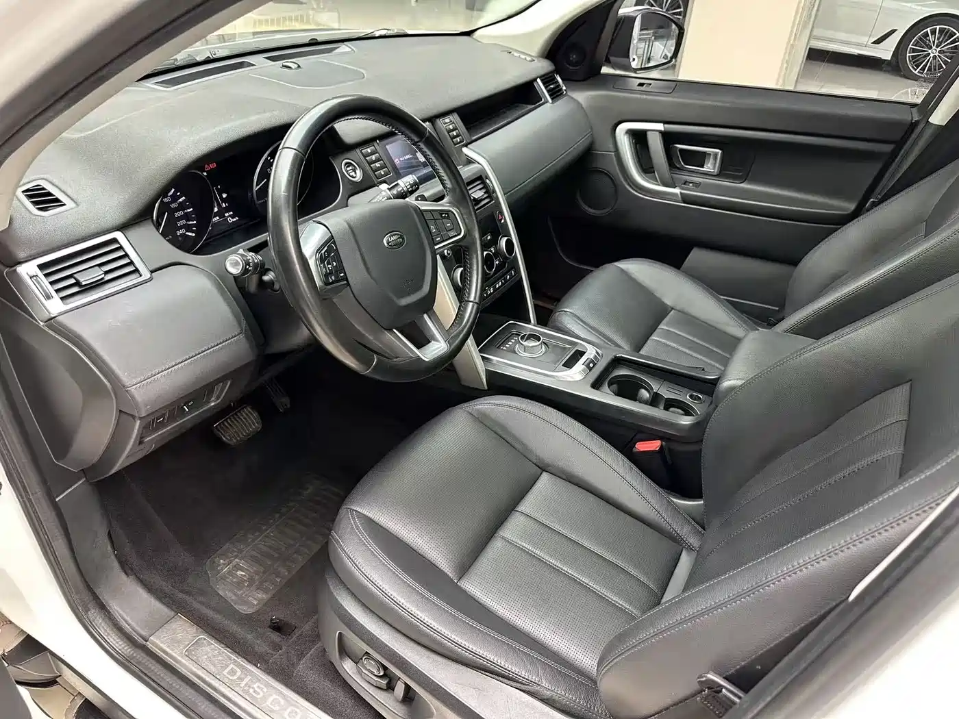 Land Rover Discovery Sport 2016 2.0T SE фото 4