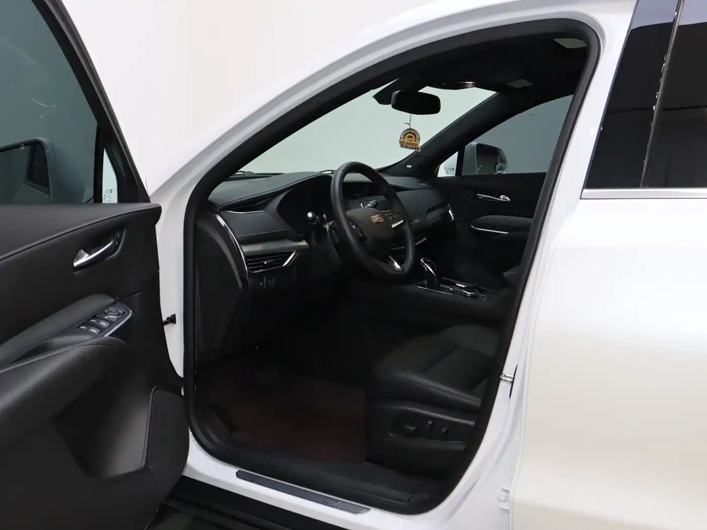 Cadillac XT4 2021 28T FWD Premium Edition фото 12