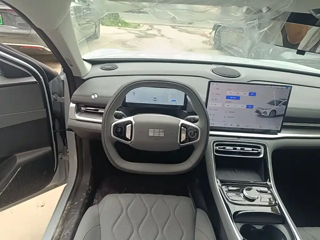 Geely Galaxy Galaxy A7 2025 EM-i 150km Premium Edition фото 11