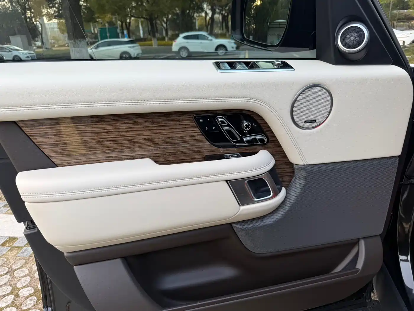 Land Rover Range Rover 2019 3.0 SC V6 Heritage Extended Edition фото 6