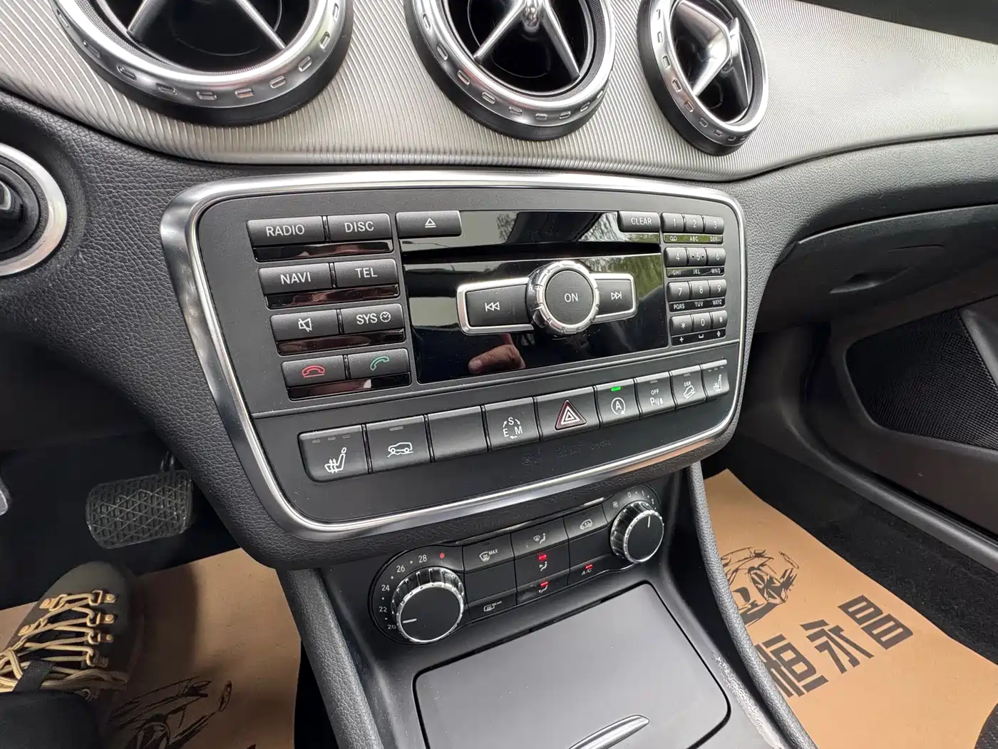 Mercedes-Benz GLA 2015 GLA 220 4MATIC Fashion Edition фото 10