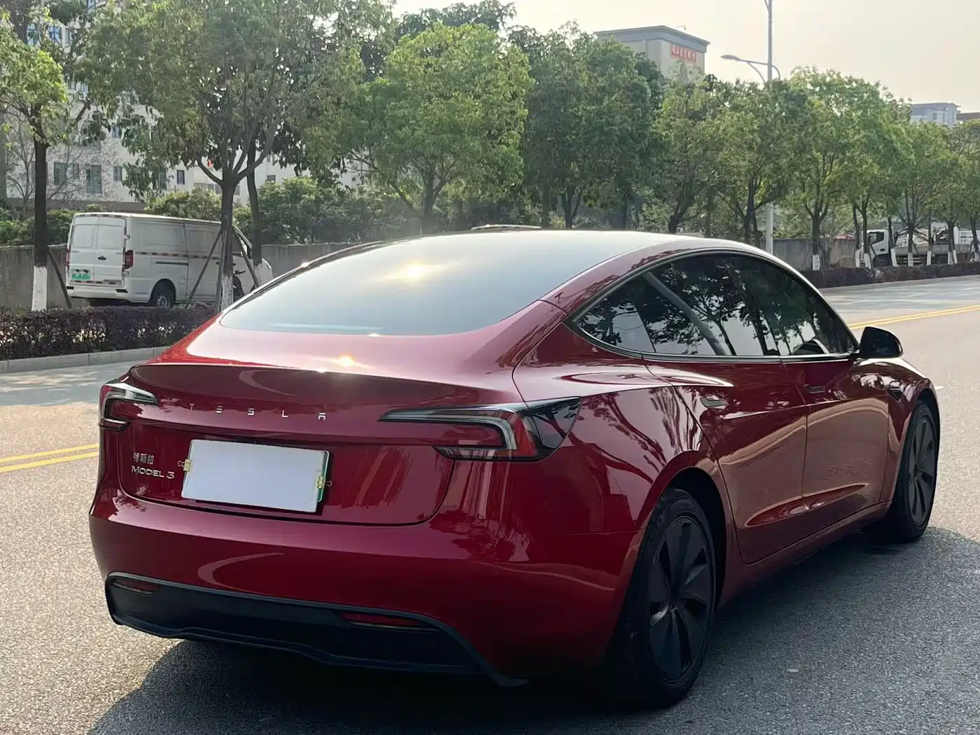 TESLA MODEL 3