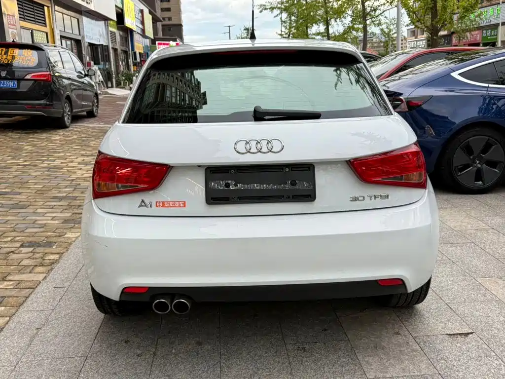 Audi A1 2015 2014 30 TFSI Sportback Fashion
