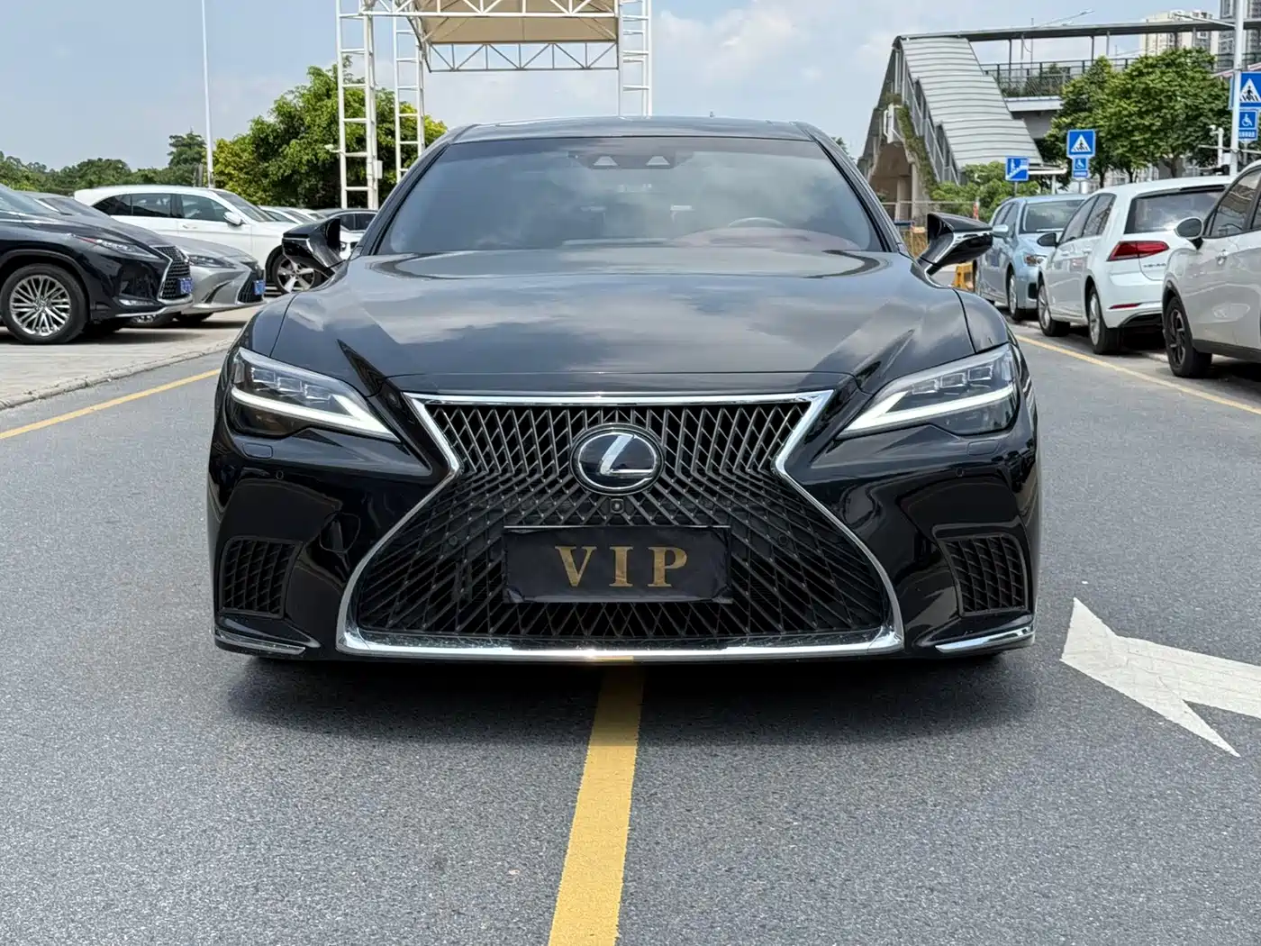 Фото 2 - Lexus LS