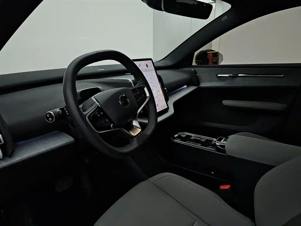 Volvo EX30 2025 Dual Motor AWD High Performance Ultra фото 8