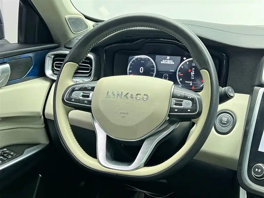 Lynk & Co 01 2017 2.0T 2WD Pro Shine Edition фото 20