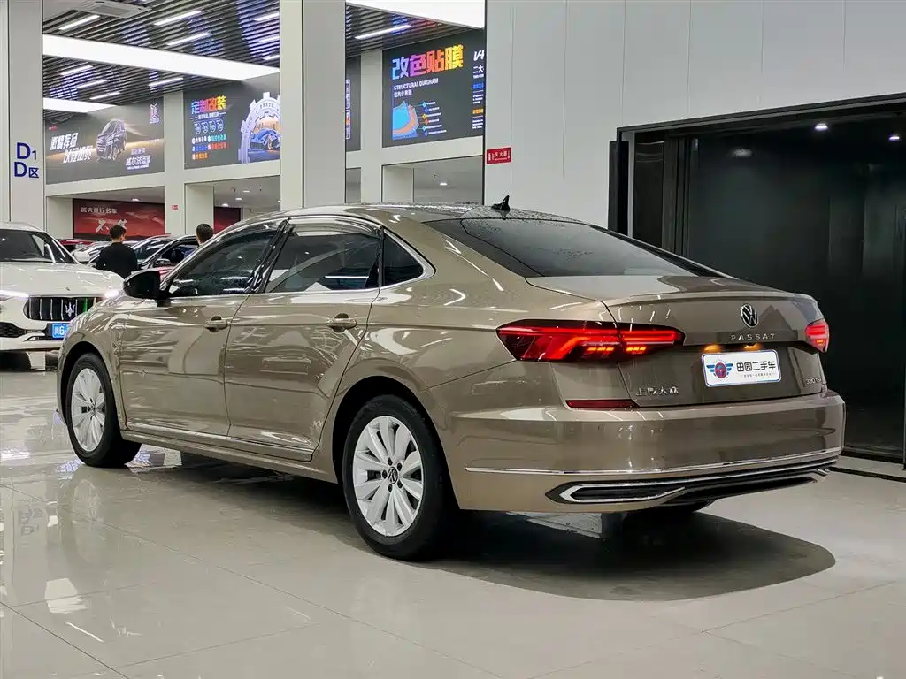 VOLKSWAGEN PASSAT