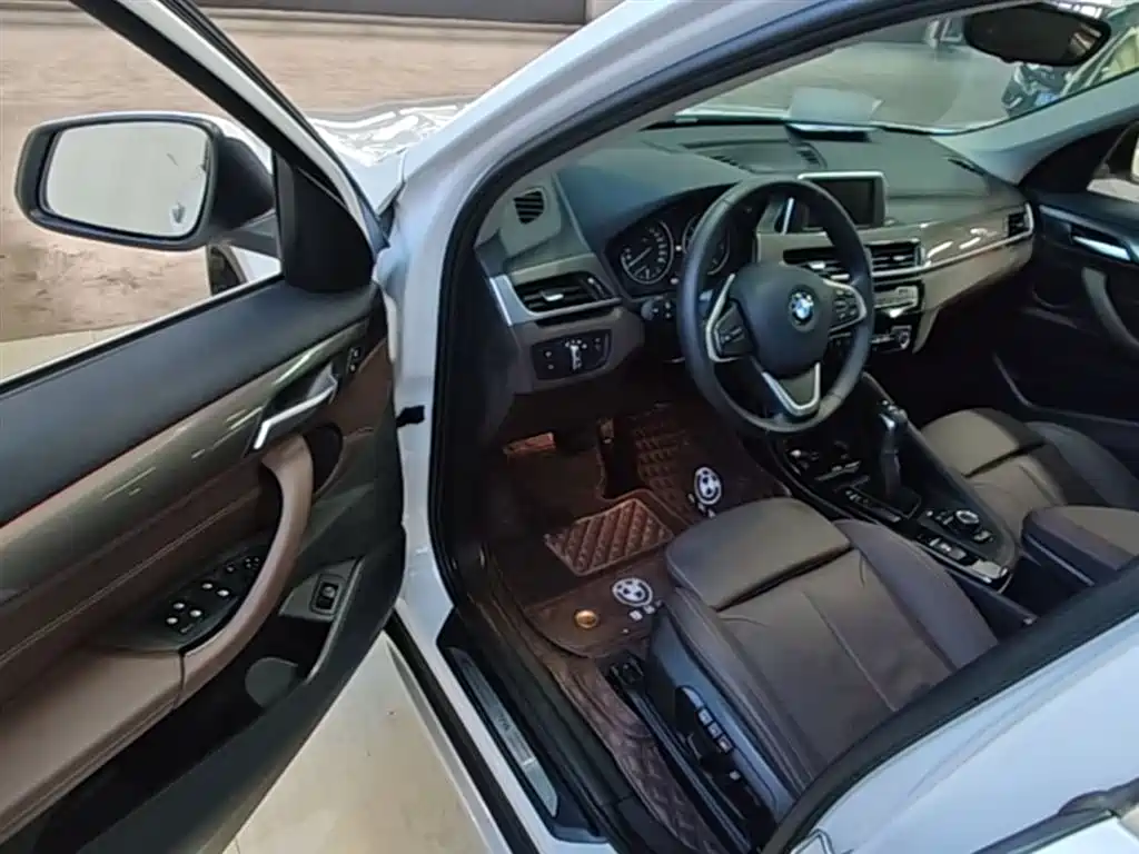 BMW X1 2018 sDrive18Li Premium Model фото 16