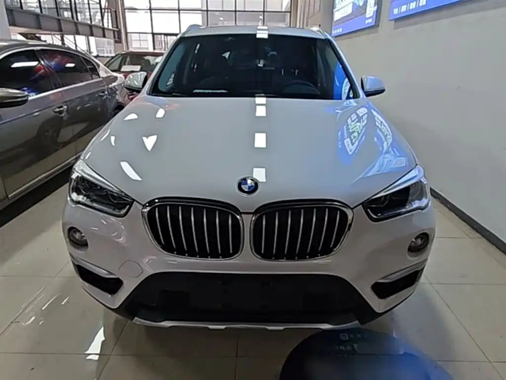 BMW X1 2018 sDrive18Li Premium Model фото 3