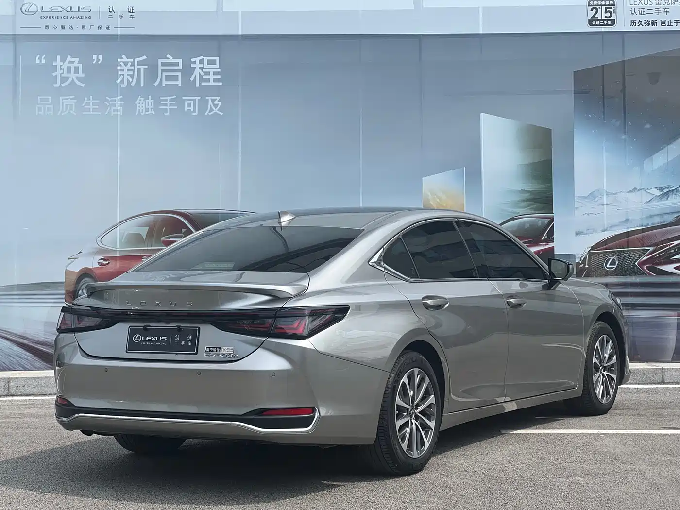 Lexus ES 2025 300h Ultimate Edition фото 7