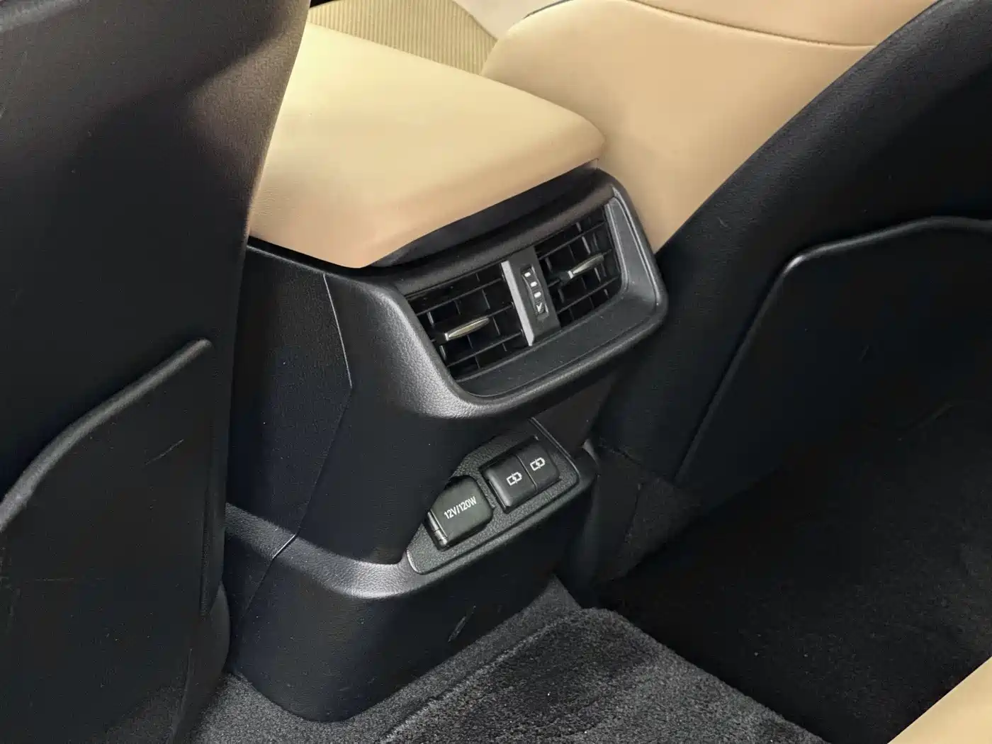 Photo 10 - Lexus ES