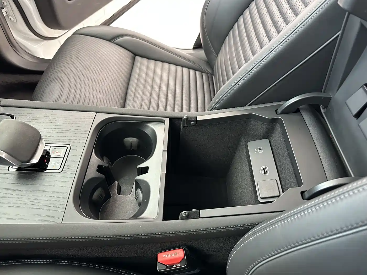 Land Rover Discovery Sport 2024 Luxury Custom Edition фото 21