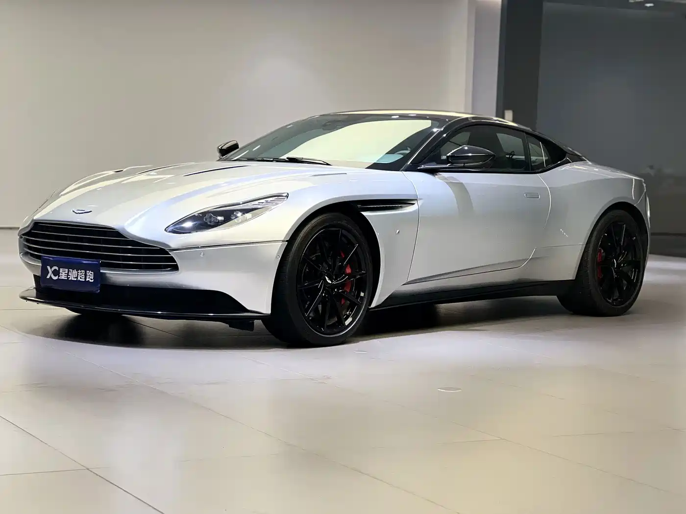 Aston Martin DB11 2017 2016 5.2T Launch Edition