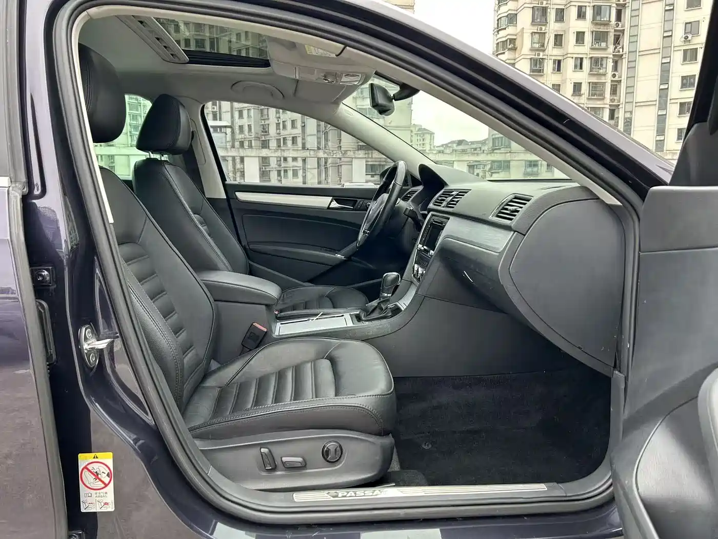 Volkswagen Passat 2014 1.8TSI DSG Executive Edition фото 14