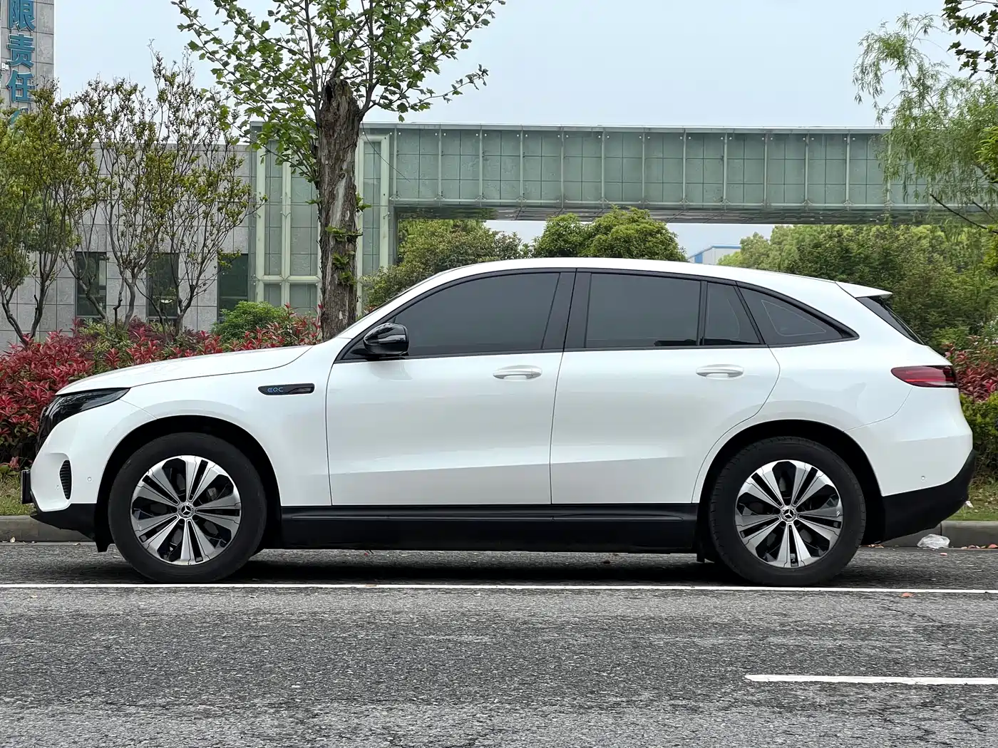 MERCEDES-BENZ EQC