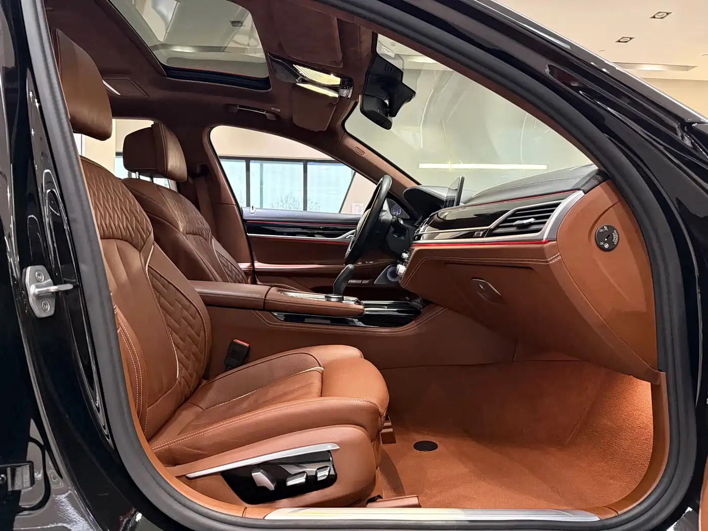 BMW 7 Series 2017 750Li xDrive Customized Edition (4-Seater) фото 8