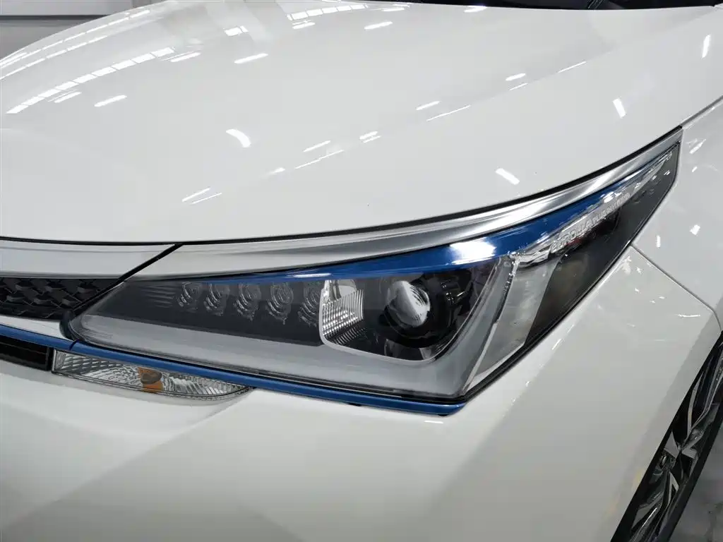 Toyota Corolla Twin Engine E+ 2019 1.8L E-CVT Leading Edition фото 7