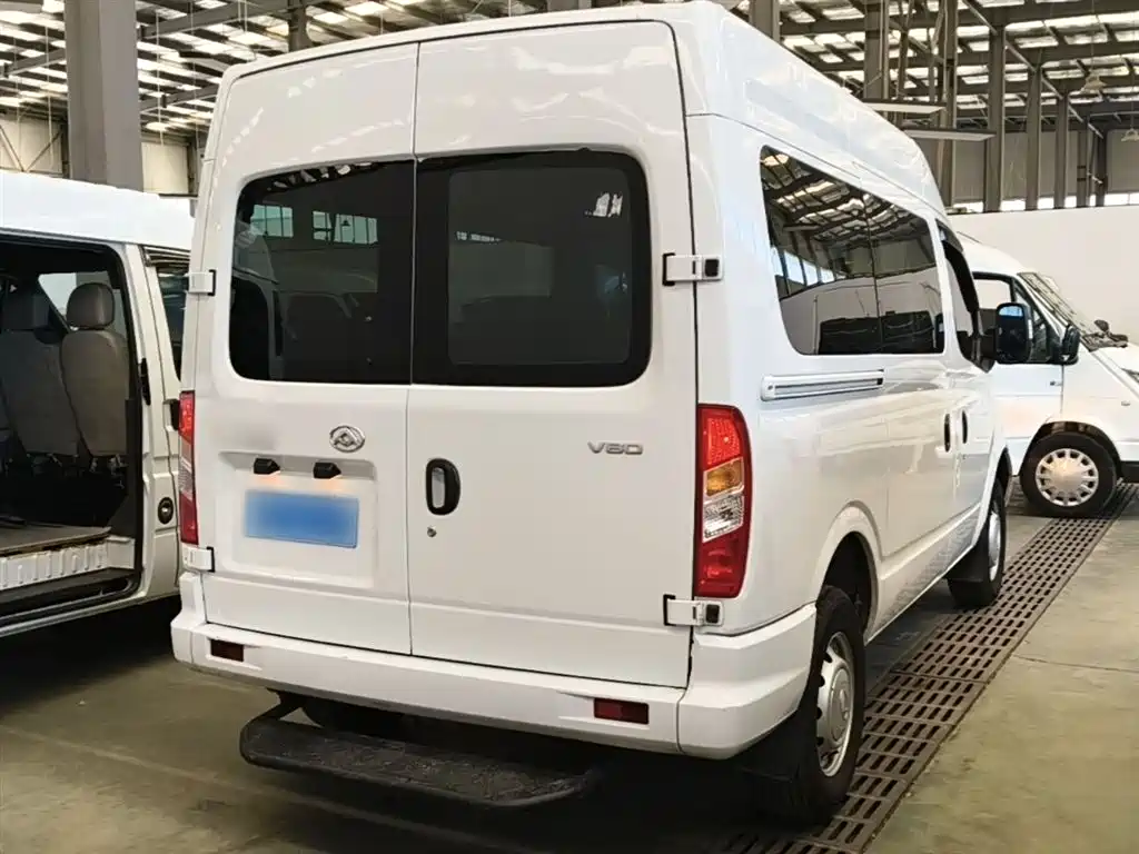 SAIC Maxus Xintu V80 2024 Model Year Aoyunton Value Edition 6MT Short Wheelbase Medium Roof 127Ps 5/6-Seater фото 7
