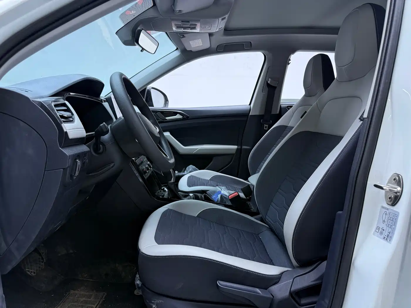 Volkswagen Tharu 2025 Model Rising Star 1.5L Advance Edition фото 4