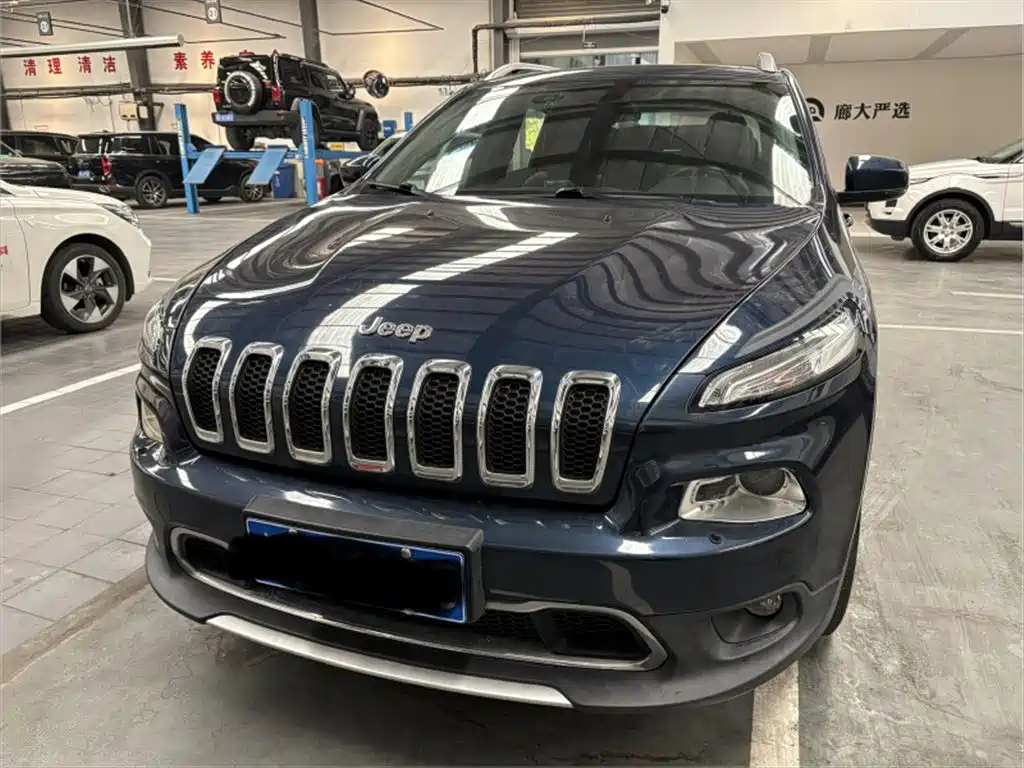 Фото 2 - Jeep Cherokee