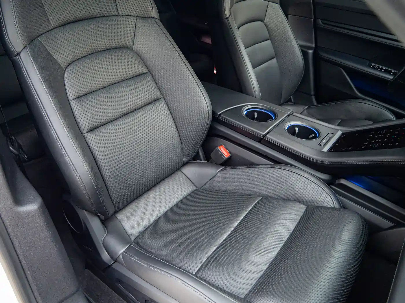 Porsche Taycan 2019 Taycan Turbo фото 14